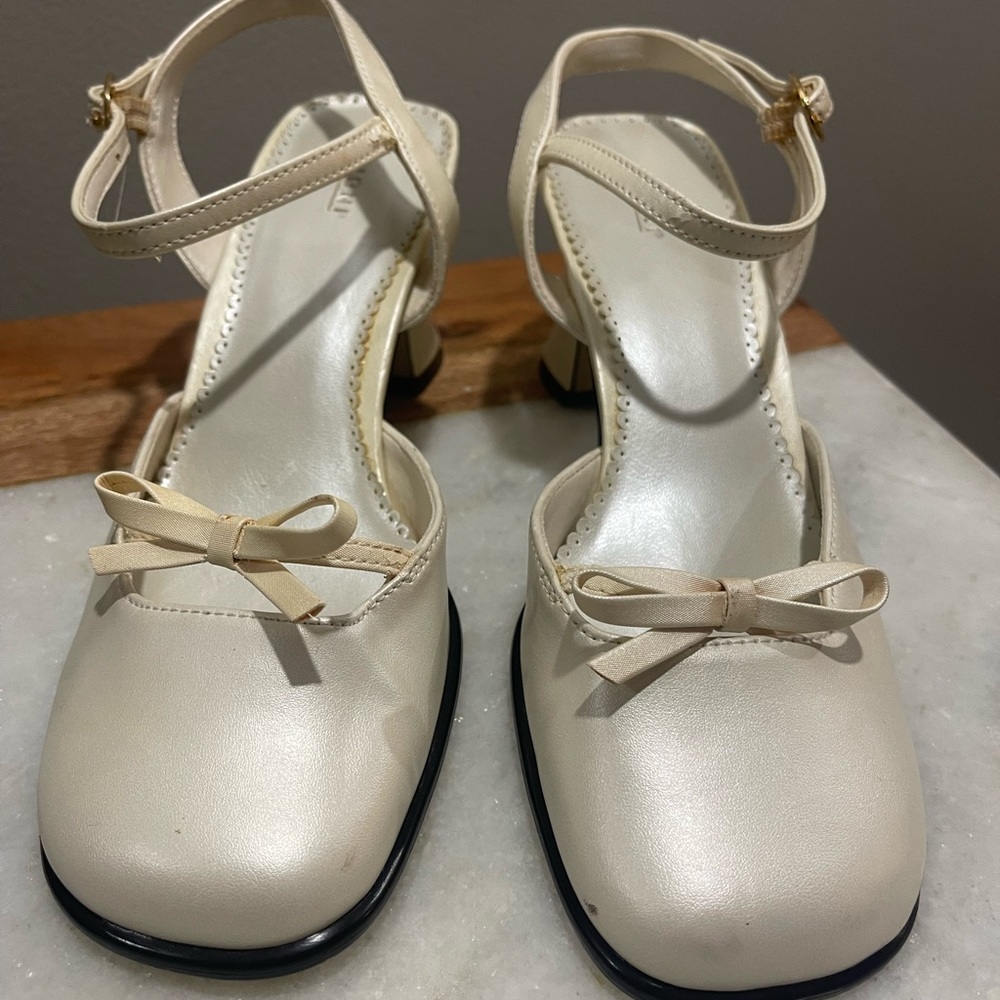 Vintage y2k Fioni white mary jane heels